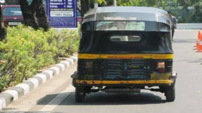 पुणेकरांना महागाईत आणखी एक झटका! रिक्षाच्या भाड्यात वाढ Mumbai Tak