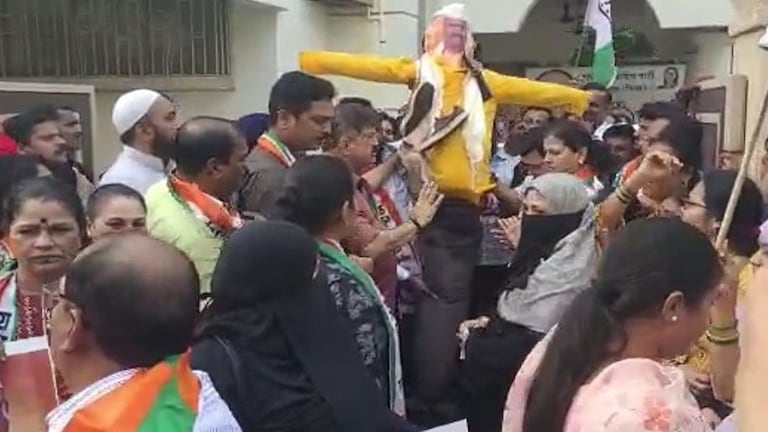 अब्दुल सत्तारांचे सुप्रिया सुळेंच्या विरोधात अपशब्द, राज्यभरात राष्ट्रवादी आक्रमक Mumbai Tak