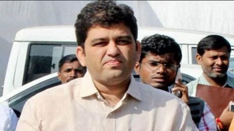 दानवे, तुम्ही निवडून कसे येता तेच बघतो: हर्षवर्धन जाधव Mumbai Tak