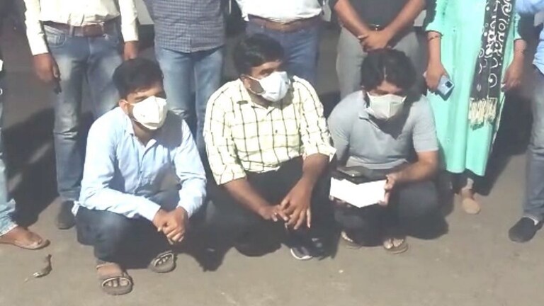 डॉक्टरच करत होता रेमडेसिवीरचा काळा बाजार, सापळा रचून पोलिसांनी आवळल्या चौघांच्या मुसक्या Mumbai Tak