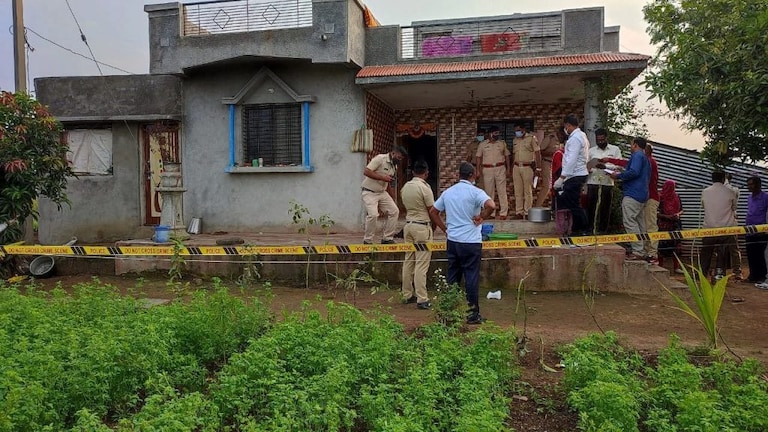 औरंगाबादमध्ये निर्जन जागी थांबलेल्या कारमध्ये स्फोट, जोडप्याचा होरपळून मृत्यू Mumbai Tak