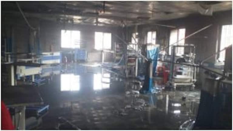 अहमदनगर : जिल्हा रुग्णालयात अग्नीतांडव ! ICU ला लागलेल्या आगीत ११ रुग्णांचा मृत्यू Mumbai Tak