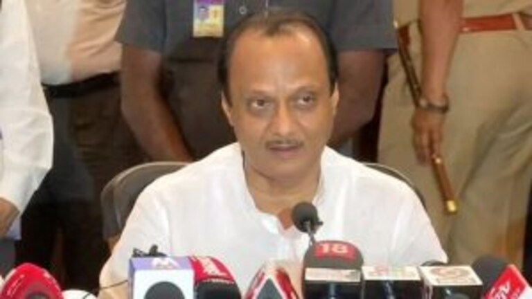 NCP : पवारांना साखर सहसंचालकांचा धक्का; १० गावांच्या समावेशाचा प्रस्ताव फेटाळला Mumbai Tak