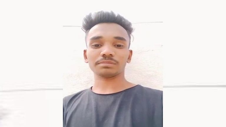 अकोला: मुलीशी बोलला म्हणून अल्पवयीन मुलाला मारहाण, पाचव्या मजल्यावरुन उडी मारुन आत्महत्या Mumbai Tak