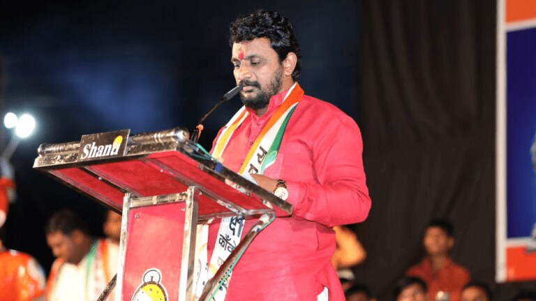 ही तर जाहीर खिल्ली ! बीडमधील राष्ट्रवादी काँग्रेस नेत्याचा अमोल मिटकरींना घरचा आहेर Mumbai Tak