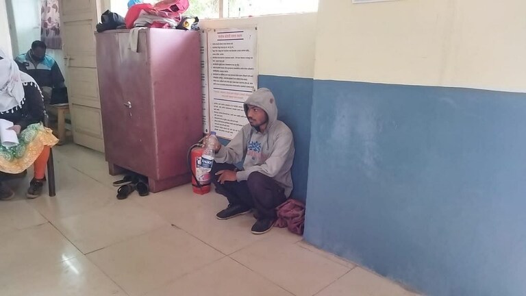 आईला भेटायचंय म्हणत मनोरुग्णाने घेतला बसचा ताबा, पोलिसांनी घेतलं ताब्यात Mumbai Tak