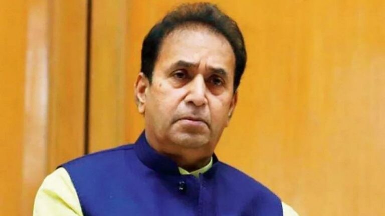 गृहमंत्री सचिन वाझेंना हटवायला तयार होते, पण… Mumbai Tak