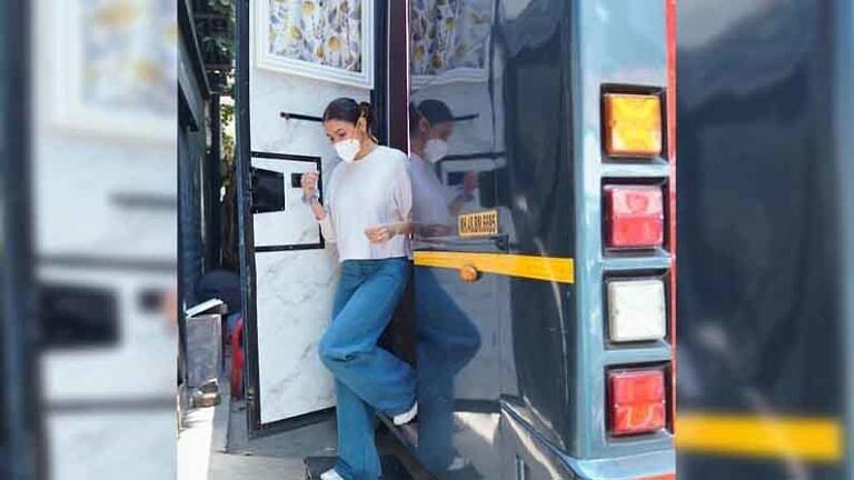 वामिकाच्या जन्मानंतर पुन्हा सेटवर परतली अनुष्का शर्मा Mumbai Tak