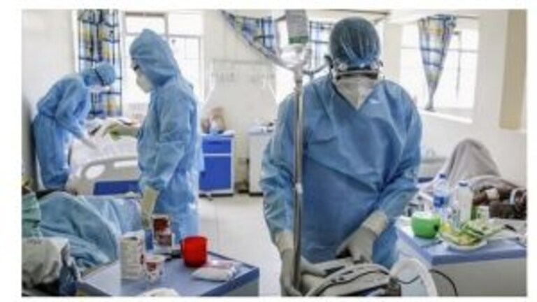 ओमिक्रॉन बाधितांची संख्या फेब्रुवारीत पोहोचणार उच्चांकांवर; आयआयटीतील प्राध्यापकाचा दावा Mumbai Tak