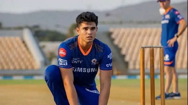 एकही सामना न खेळता अर्जुन तेंडूलकर IPL 2021 मधून आऊट, ‘या’ खेळाडूची संघात निवड Mumbai Tak