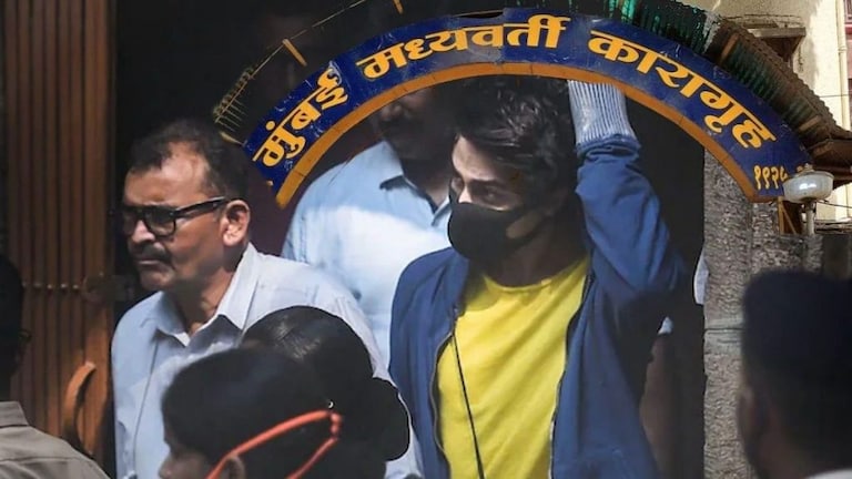 आर्यन खानचा तुरुंगातील मुक्काम वाढणार?; शाहरुख खानच्या ड्रायव्हरची 12 तास चौकशी Mumbai Tak