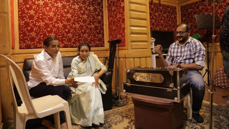 Video : आशा भोसले यांनी वयाच्या ८८व्या वर्षी मराठी चित्रपटासाठी गायलं गाणं Mumbai Tak