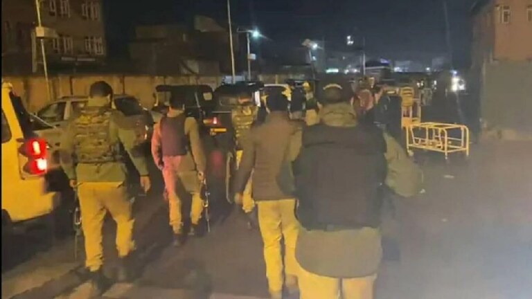 Terrorists attack : काश्मिरात पुन्हा दोन परप्रांतीयांची हत्या; 2 दिवसांत 3 हल्ले Mumbai Tak