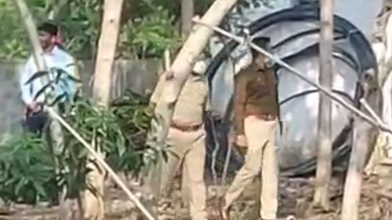 वर्धा: ‘त्या’ रुग्णालयात सापडल्या आणखी काही कवट्या, नेमकं प्रकरण काय? Mumbai Tak