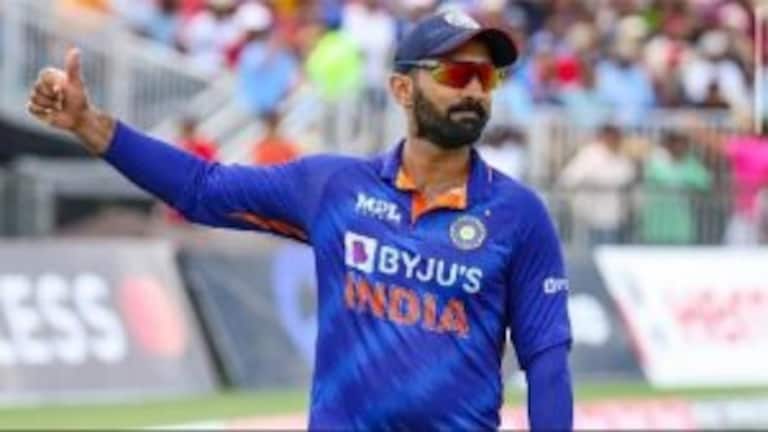 दिनेश कार्तिकला मिळणार 15 वर्षांनंतर T20 विश्वचषकात खेळण्याची संधी; निवडीनंतर केलं भावनिक ट्विट Mumbai Tak