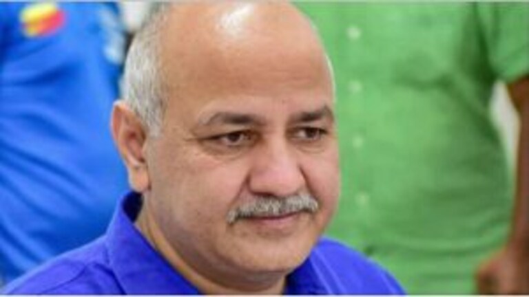 मनिष सिसोदियांभोवती केंद्रीय यंत्रणांचा फास आवळला जाणार; मद्य धोरण प्रकरणात मोठी घडामोड Mumbai Tak