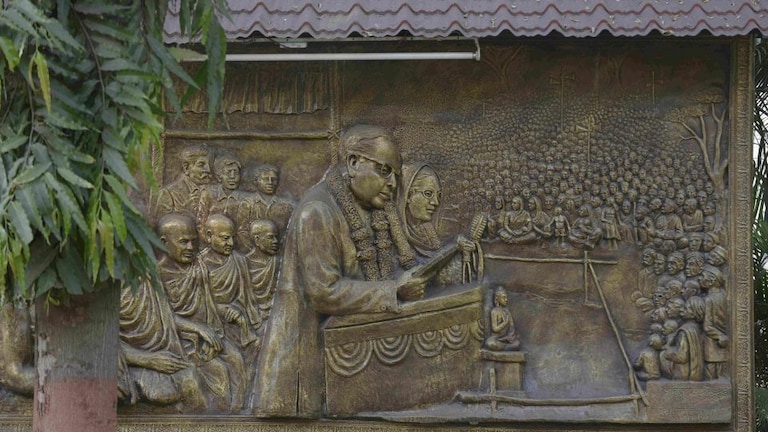 बाबासाहेबांचं महाड सत्याग्रहातलं ‘ते’ गाजलेलं भाषण, जसंच्या तसं… Mumbai Tak