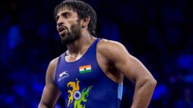 Tokyo Olympics 2020 : भारताला मोठा धक्का, Bajrang Puniya सुवर्णपदकाच्या शर्यतीतून बाहेर Mumbai Tak