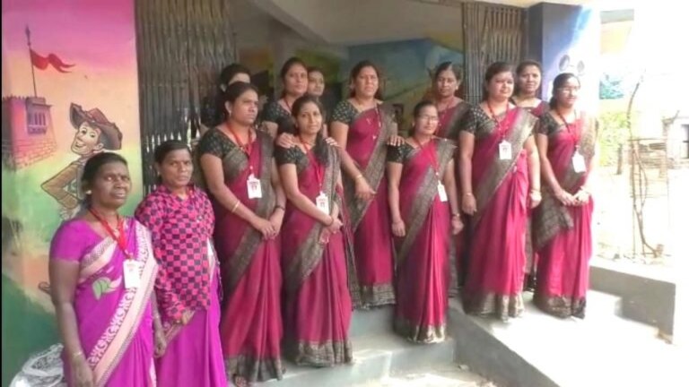 मुख्याध्यापकापासून ते शिपायापर्यंत… सावित्रीच्या लेकी सांभाळत आहेत शाळेची धुरा Mumbai Tak