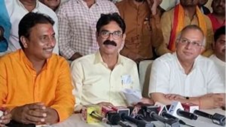 राज ठाकरेंच्या सभेला माणसं आणावी लागत नाहीत! संमती मिळाल्यावर काय म्हणाले बाळा नांदगावकर? Mumbai Tak
