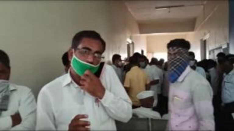 मुख्यमंत्र्यांच्या आवाहनाला उप-मुख्यमंत्र्यांच्या बारामतीत हरताळ Mumbai Tak