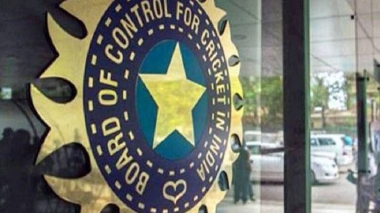 अहमदाबाद, पुण्यात मॅच पाहण्यासाठी फॅन्सना परवानगी? Mumbai Tak