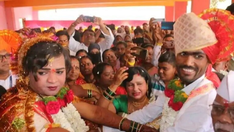 बीड : तृतीयपंथी सपना आणि बाळूचा विवाहसोहळा थाटामाटात संपन्न Mumbai Tak