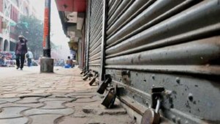 शेतकऱ्यांना पाठिंबा पण बंदमध्ये आम्हाला खेचू नका ! Maharashtra Bandh ला व्यापाऱ्यांचा विरोध Mumbai Tak