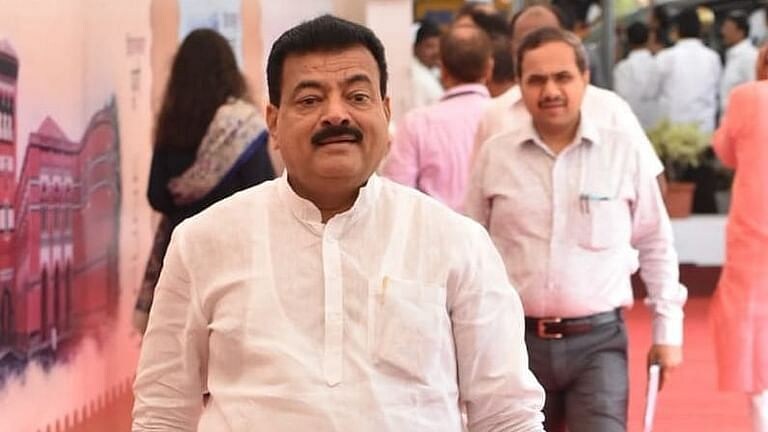 पंतप्रधान मोदींची नक्कल केल्याप्रकरणी भास्कर जाधवांची बिनशर्त माफी, फडणवीसांचं चॅलेंजही स्वीकारलं Mumbai Tak
