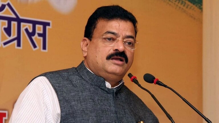 शिंदे गटातील 40 आमदारांना भाजपच सुरुंग लावणार : भास्कर जाधवांचा इशारा Mumbai Tak