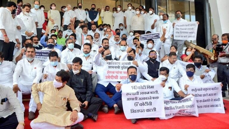 Vidhan Sabha Live : फडणवीस आणि त्यांची टोळी वैफल्यग्रस्ततेचं दर्शन घडवत आहे – शिवसेना आमदाराची टीका Mumbai Tak