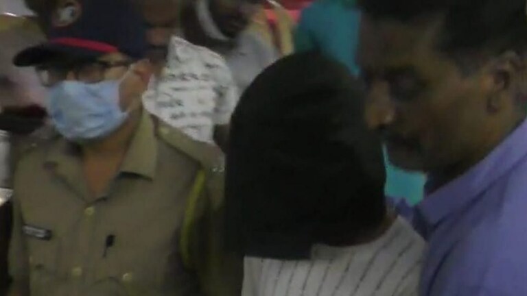 बुलढाण्यात व्यापाऱ्याची तलवारीचे वार करून हत्या करणाऱ्या तिघांना पोलिसांनी केली अटक Mumbai Tak