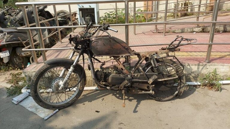 नागपूरच्या चोरांची अजब कहाणी, थंडीपासून बचाव करण्यासाठी चोरलेली बाईक जाळली Mumbai Tak