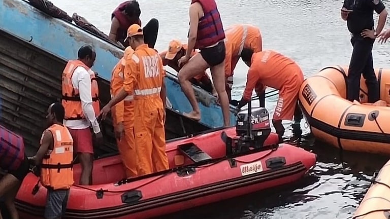 बस कालव्यात कोसळून 38 प्रवाशांचा मृत्यू, मध्यप्रदेशातली घटना Mumbai Tak