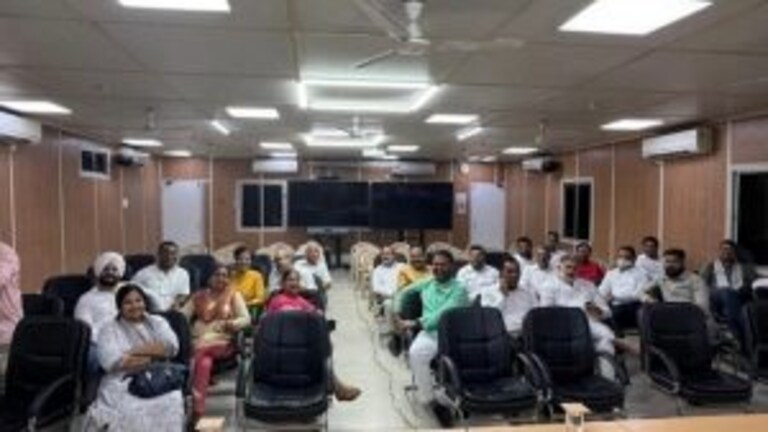 अरविंद केजरीवालांचं टेन्शन वाढलं?; ‘आप’च्या आमदारांची बोलावली बैठक Mumbai Tak