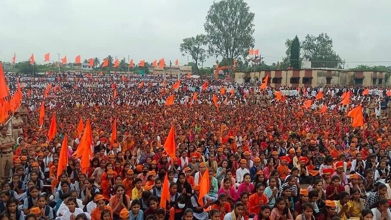 मराठा समाज आरक्षणासाठी पुन्हा आक्रमक; कळंब शहरात हजारोंच्या संख्येत काढण्यात आला मोर्चा Mumbai Tak