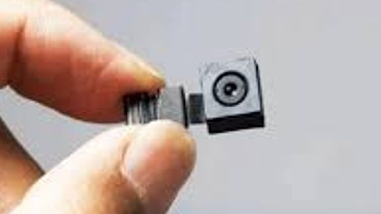 सातारा: बेडरूममध्ये छुपा कॅमेरा लावून पत्नीचं गुप्त रेकॉर्डिंग, पतीविरोधात पोलिसात तक्रार Mumbai Tak