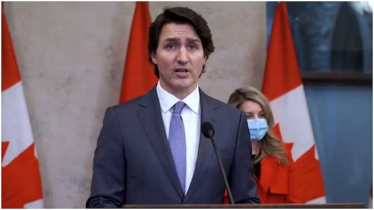 कॅनडा: कोरोना लसीकरणामुळे गोंधळ, पंतप्रधान जस्टिन कुटुंबासह गुप्त ठिकाणी, हाय अलर्ट जारी Mumbai Tak