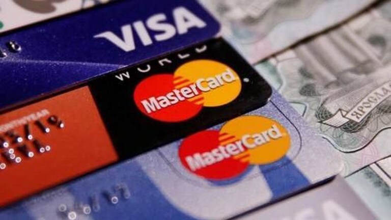 Master Cards vs Other Cards: RBI ने बंदी घातलेलं Master Card नेमकं आहे तरी काय? Mumbai Tak