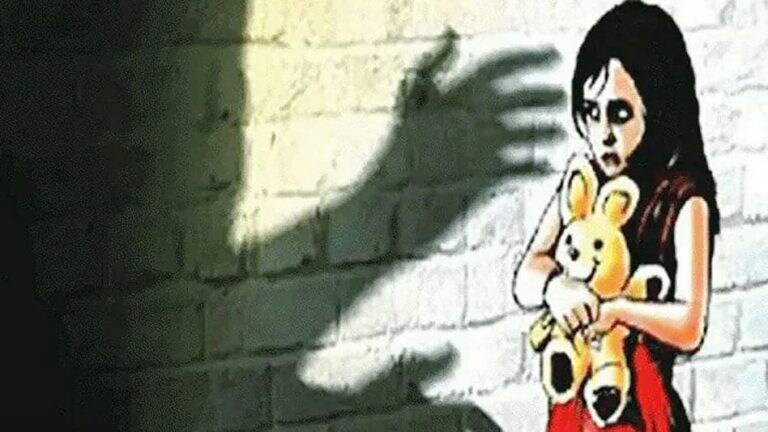 अल्पवयीन बहिणीवर बलात्काराचा प्रयत्न करत होता शेजारी, १४ वर्षाच्या भावाने बहिणीची केली सुटका Mumbai Tak
