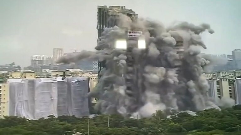 ट्विन टॉवर्स बनले ढिगारा! सुपरटेकने किती पैसे गुंतवले होते? पाडण्यासाठी किती आला खर्च? Mumbai Tak