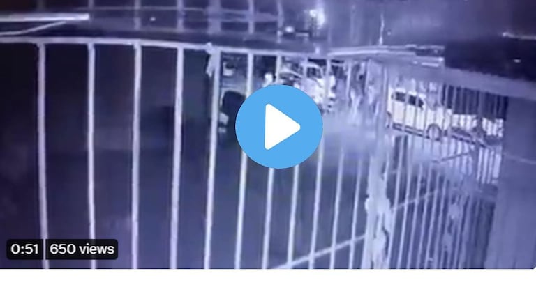 कळव्यातील बॅनर वाद : CCTV व्हिडीओ आला समोर; आव्हाड म्हणतात, ‘आता तरी कारवाई करणार का?’ Mumbai Tak