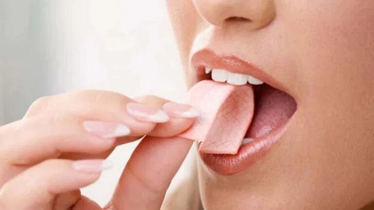 Interview Questions: कोणत्या देशात च्युइंगम खाण्यावर आहे बंदी? Mumbai Tak