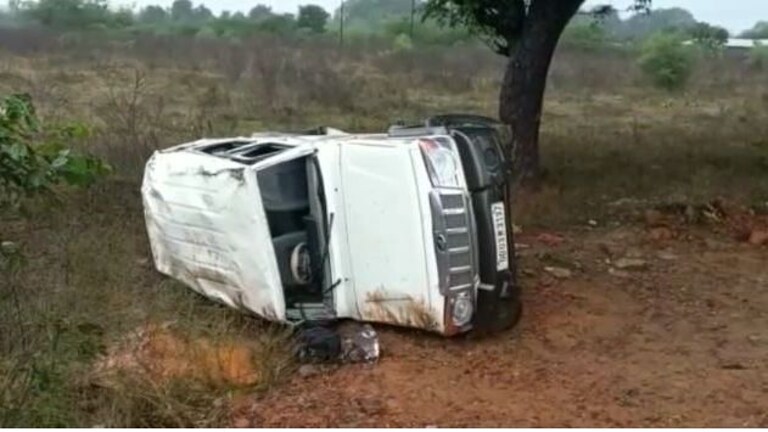 चंद्रपूर : चारचाकी वाहनाचा भीषण अपघात, ११ जण गंभीर जखमी Mumbai Tak