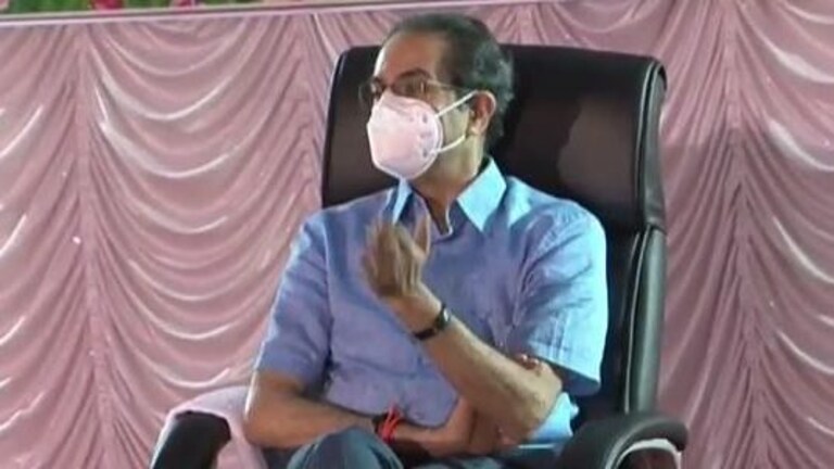 पंढरपूरला पोहचताच CM Uddhav Thackeray यांनी घेतला कोरोना स्थितीचा आढावा Mumbai Tak