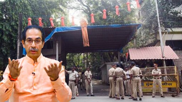 कुणी याकडे लक्ष देईल का?
कलानगरमधील रहिवाश्यांची मुख्यमंत्री आणि अनिल परब यांच्या सुरक्षा व्यवस्थेमुळे होतेय गैरसोय Mumbai Tak