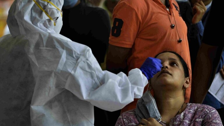 महाराष्ट्रात कोरोना रुग्णांचा नवा उच्चांक, गेल्या 24 तासात सापडले ‘एवढे’ पॉझिटिव्ह रुग्ण Mumbai Tak