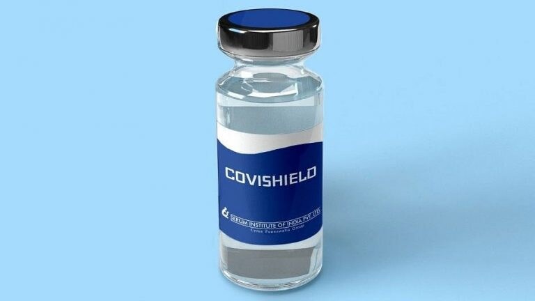 विदेशात जाणारे भारतीय Covishield Vaccine घेण्यासाठीच का आग्रही आहेत? Mumbai Tak