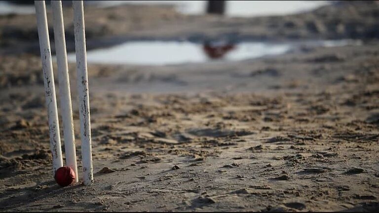 धक्कादायक बातमी ! अफगाणिस्तान विरुद्ध न्यूझीलंड सामन्याआधी अबु धाबीच्या पिच क्युरेटरचा मृत्यू Mumbai Tak