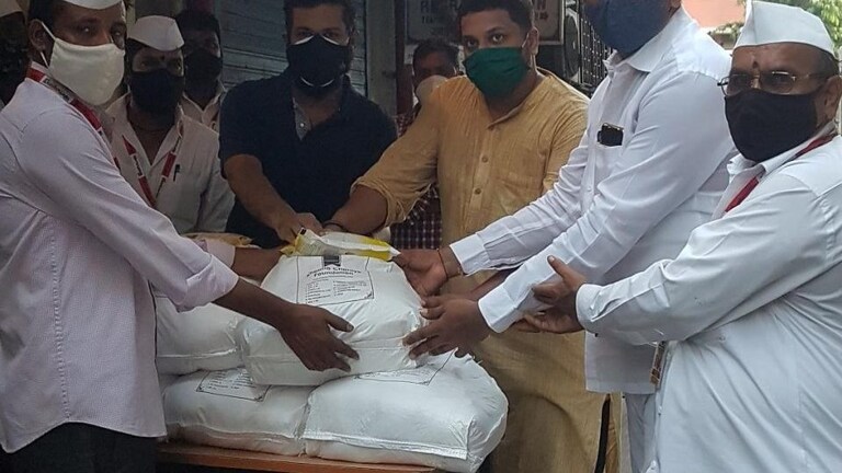 डबेवाल्यांना सरकारी मदत अद्यापही नाहीच, आता अपेक्षा मुंबईकरांच्या सहकार्याची… Mumbai Tak